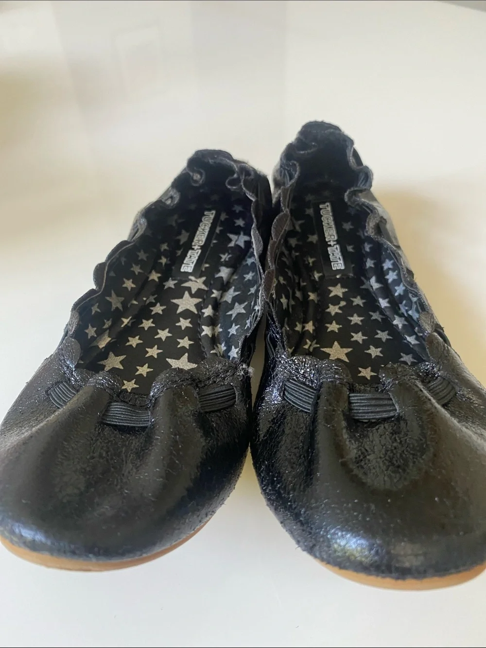 Tucker + Tate shiny Black slip On Ballet Flats for girls Sz 2 scalloped edge